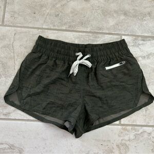 NWOT Vuori Clementine 2.0 Short
Oregano Green Size XS